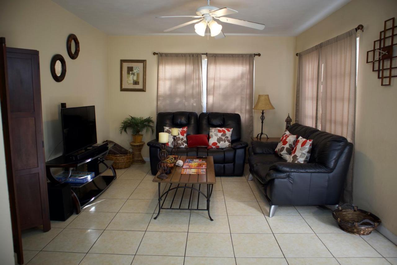 Great Location Near Downtown & Airport Villa Tampa Bagian luar foto