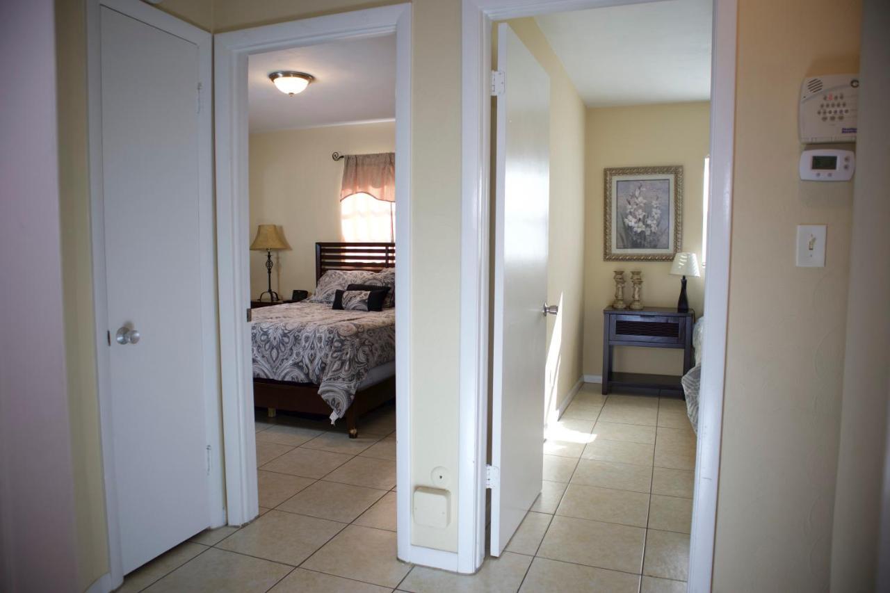 Great Location Near Downtown & Airport Villa Tampa Bagian luar foto